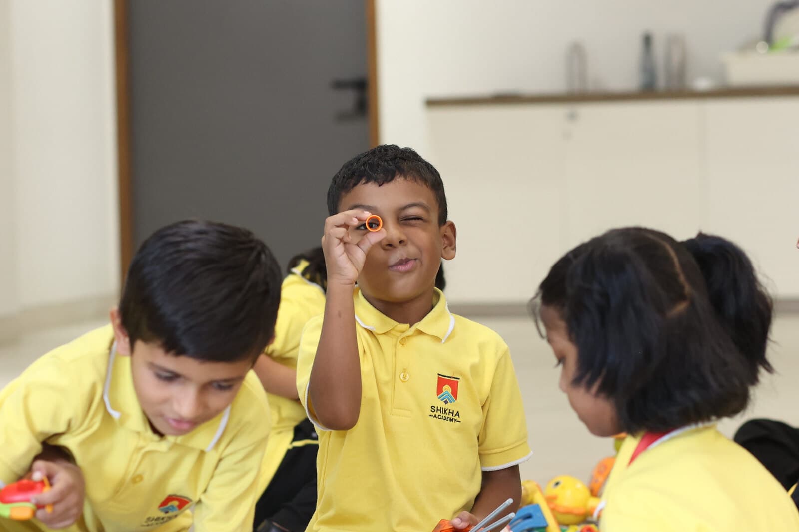 Primary students learning together through a making activity